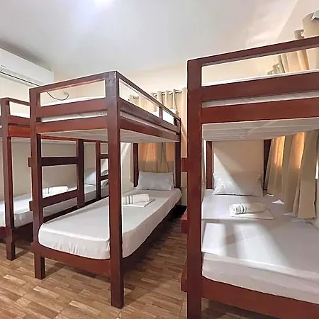 4Vj\'S Apartelle